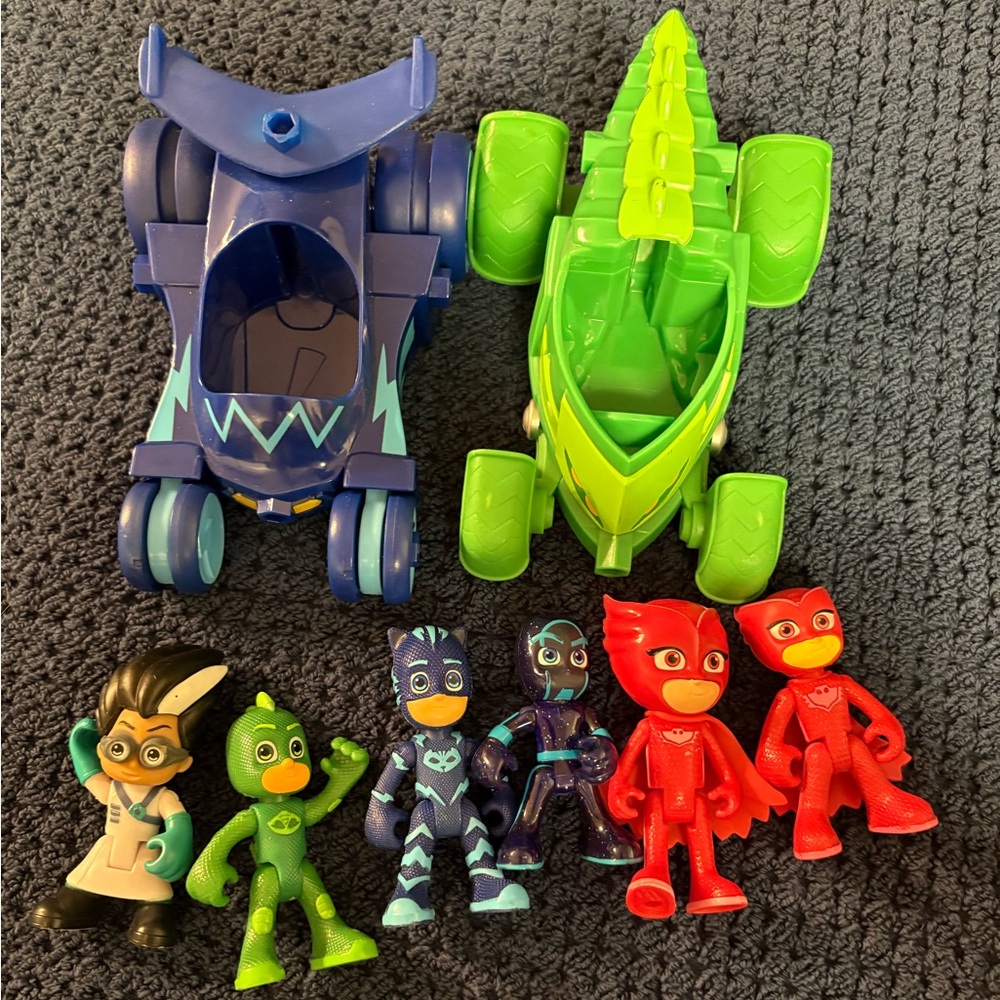 PJ Masks Random Assorted Kids Toy Vehicle and Character Set - Blue, Green, Red